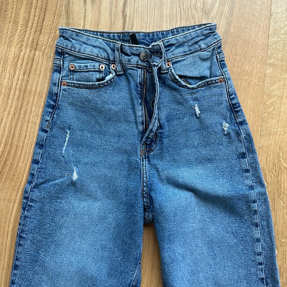 H&M high waist mom jeans. Lightly used, size 2. blue wash